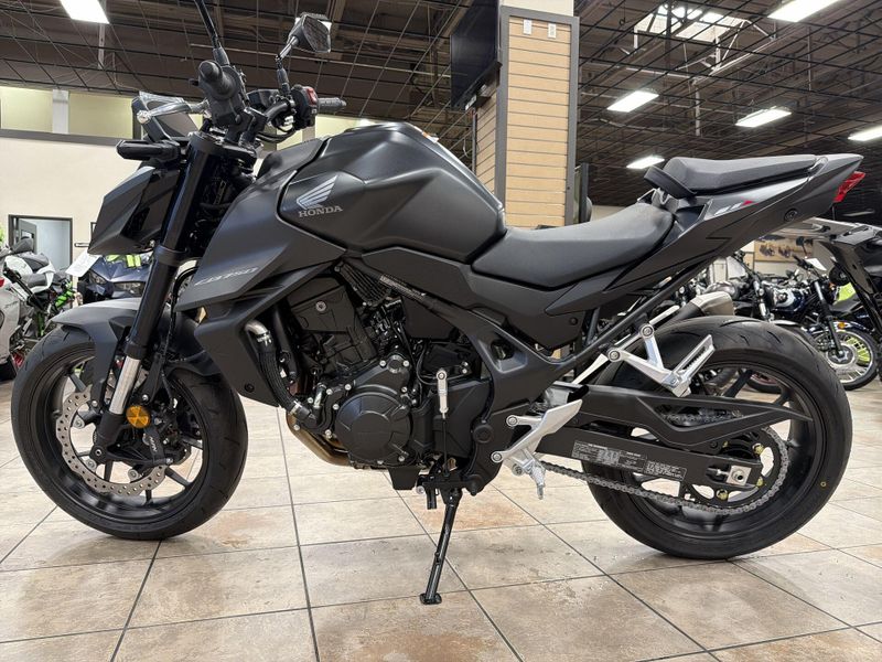 New 2025 Honda CB750 HORNET Image 13