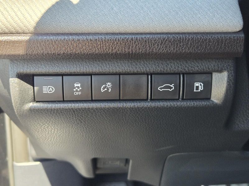 Used 2025 Toyota Camry SE (Natl)