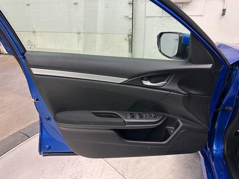 2019 Honda Civic LXImage 17