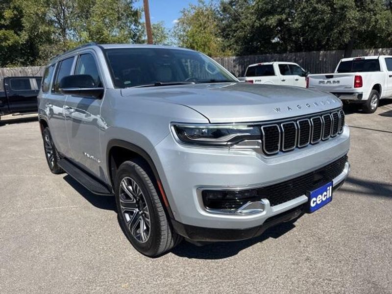 2024 Jeep Wagoneer Base photo 2