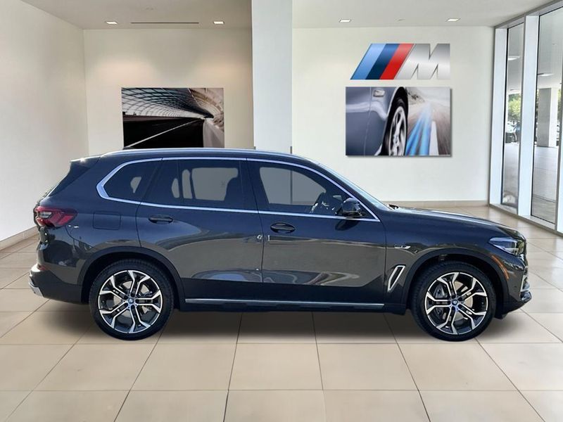 2023 BMW X5 xDrive45eImage 9