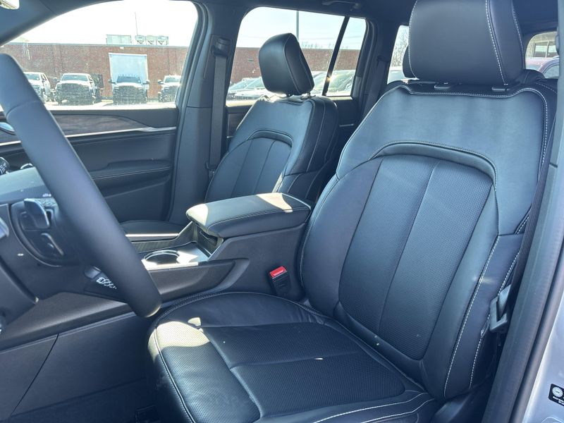 New 2026 Jeep Grand Cherokee Limited Reserve 4x4Image 27