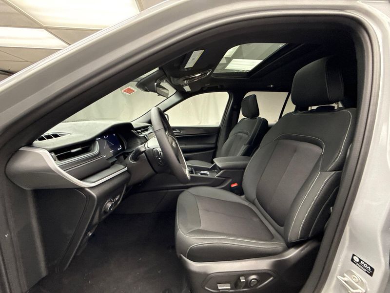 New 2025 Jeep Grand Cherokee Laredo X 4x4Image 7