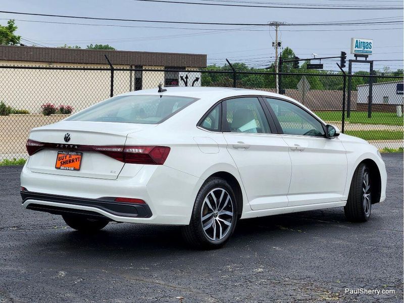 Used 2025 Volkswagen Jetta SE