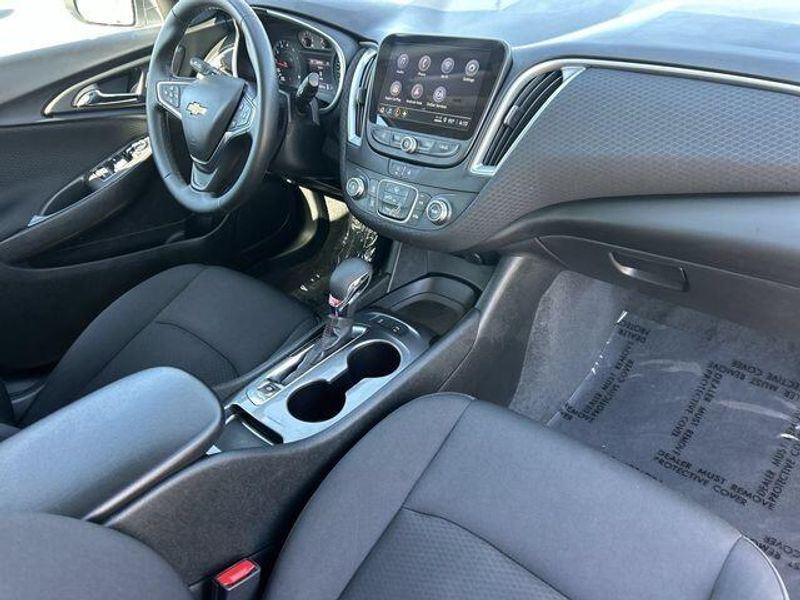 Used 2025 Chevrolet Malibu RSImage 13
