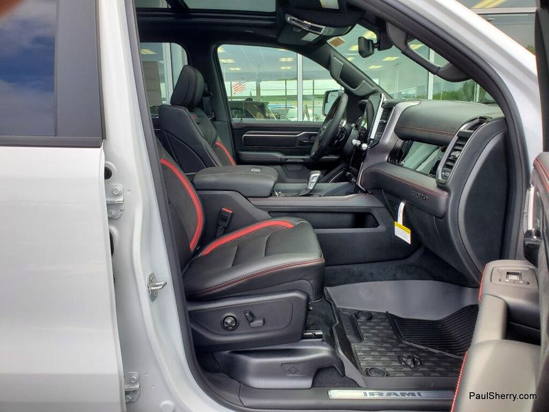 New 2026 RAM 1500 Rho Crew Cab 4x4 5'7' Box