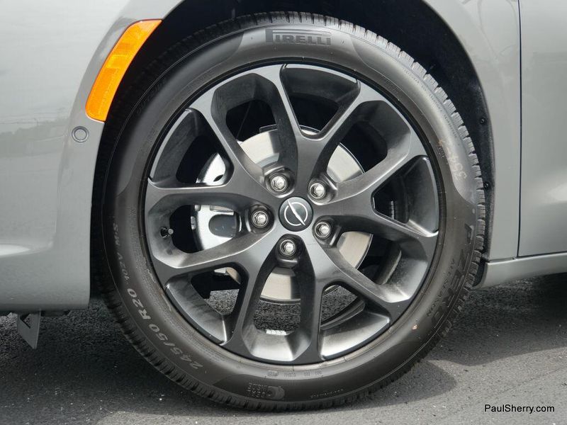 New 2025 Chrysler Pacifica LimitedImage 16