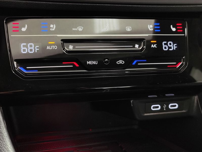 Used 2025 Volkswagen Jetta SEL w/Sunroof & NavImage 22