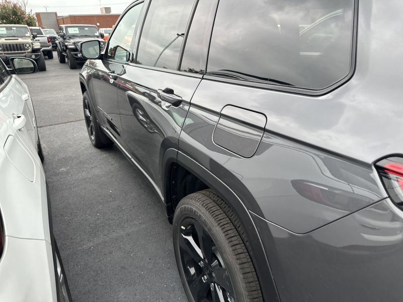 New 2025 Jeep Grand Cherokee L Altitude X 4x4Image 10
