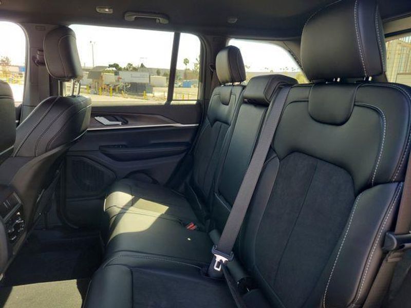 New 2026 Jeep Grand Cherokee Laredo Altitude 4x4