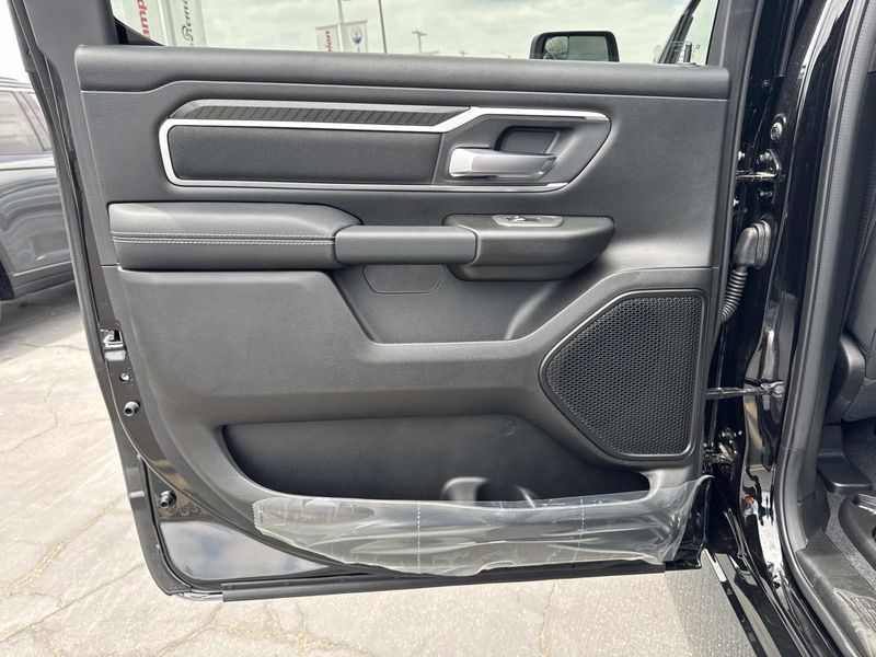 New 2026 RAM 1500 Big Horn Crew Cab 4x2 5'7' Box