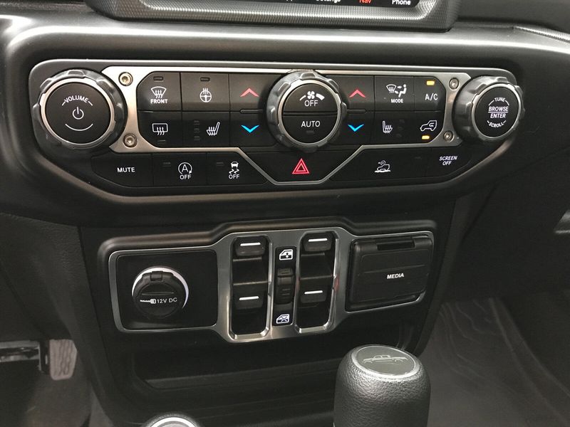 2021 Jeep Gladiator Willys photo 12