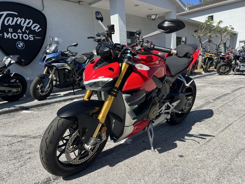 2022 Ducati Streetfighter V4 S 