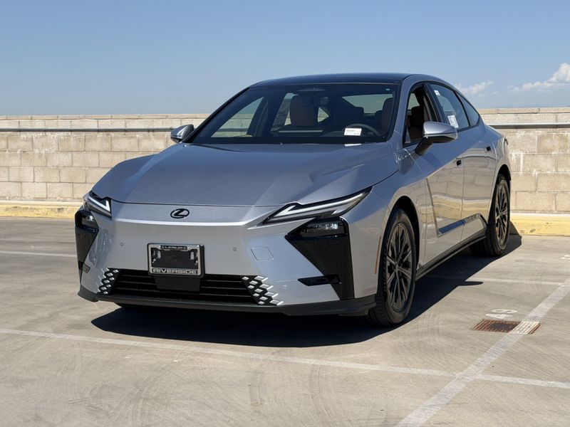 New 2026 Lexus ES 350e PremiumImage 4
