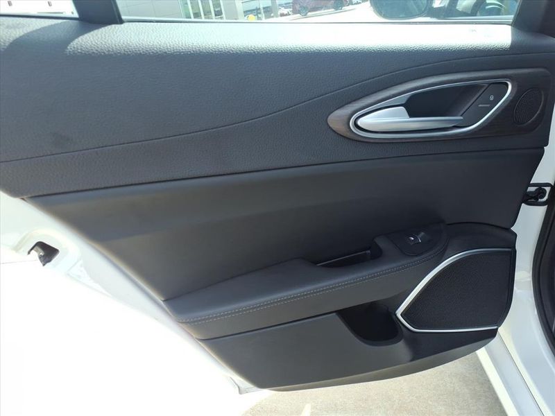 Used 2022 Alfa Romeo Giulia TiImage 14