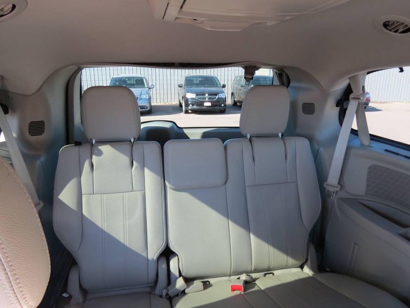 Used 2014 Chrysler Town & Country Touring L 4dr Mini VanImage 28