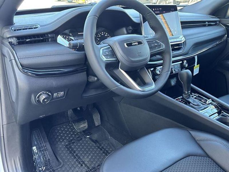 New 2026 Jeep Compass Latitude Altitude 4x4Image 15