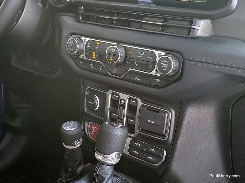 New 2026 Jeep Gladiator Mojave 4x4