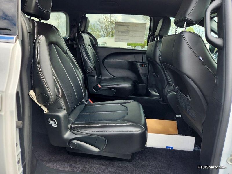 2025 Chrysler Voyager LXImage 57