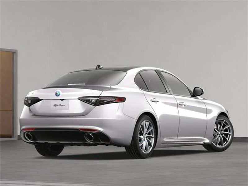 2025 Alfa Romeo Giulia photo 5