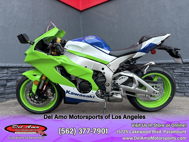 2024 Kawasaki ZX1002LRFBL-GN2  in a LIME GREEN/PEARL CRYSTAL WHITE/BLUE exterior color. Del Amo Motorsports of Los Angeles (562) 262-9181 delamomotorsports.com 