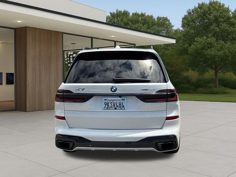 Used 2024 BMW X7 xDrive40iImage 9