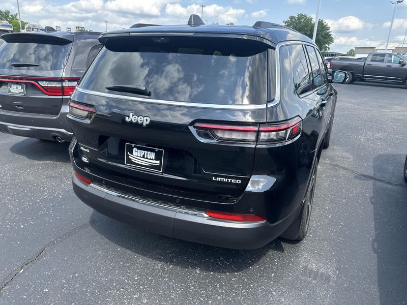 2025 Jeep Grand Cherokee L Limited 4x4Image 8