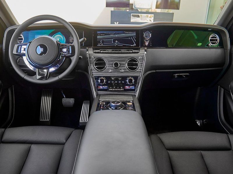New 2026 Rolls-Royce Cullinan Image 4