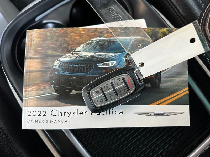 2022 Chrysler Pacifica Touring LImage 7