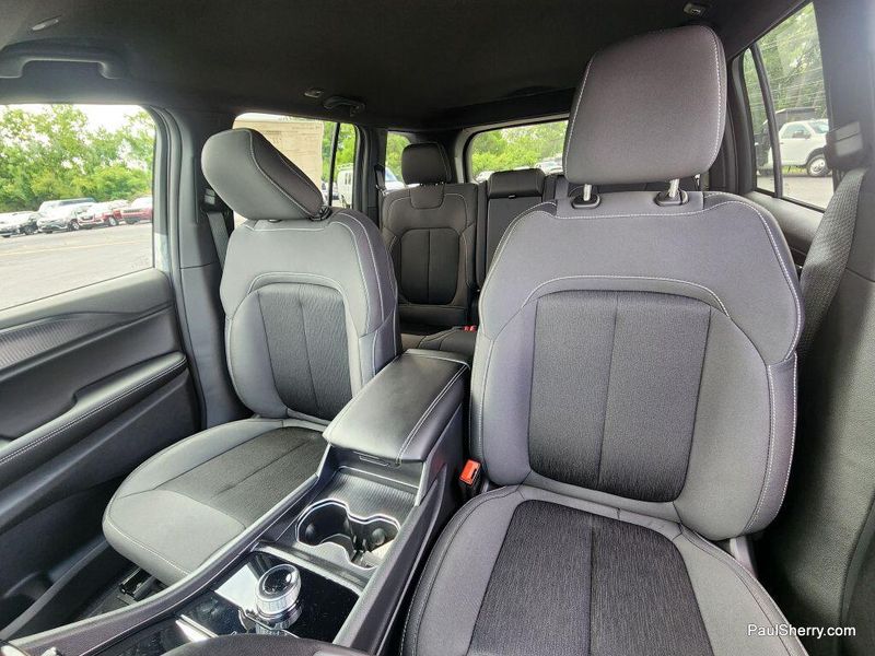 New 2025 Jeep Grand Cherokee Laredo 4x2Image 29