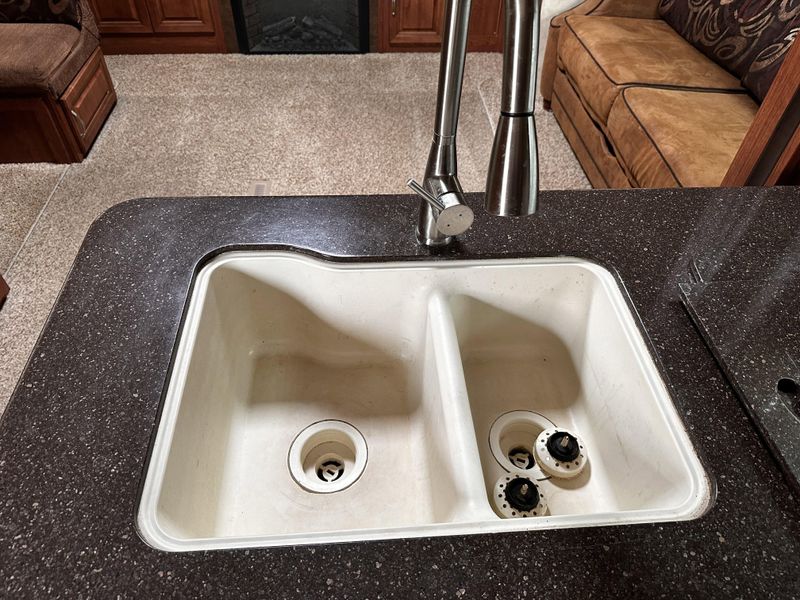Used 2014 FOREST RIVER WILD CAT Image 17
