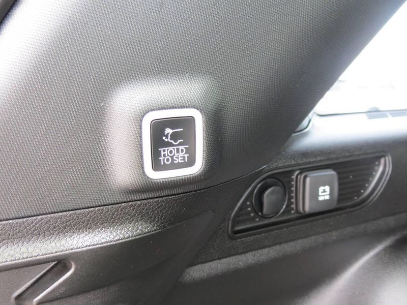 Used 2025 Jeep Grand Cherokee Limited 4x4 4dr SUVImage 26