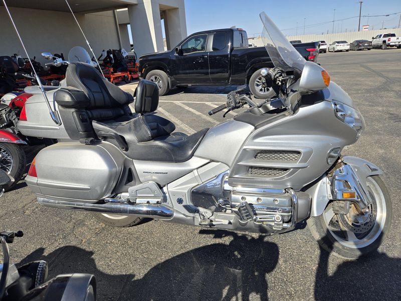 USED 2005 HONDA GOLD WING Image 2