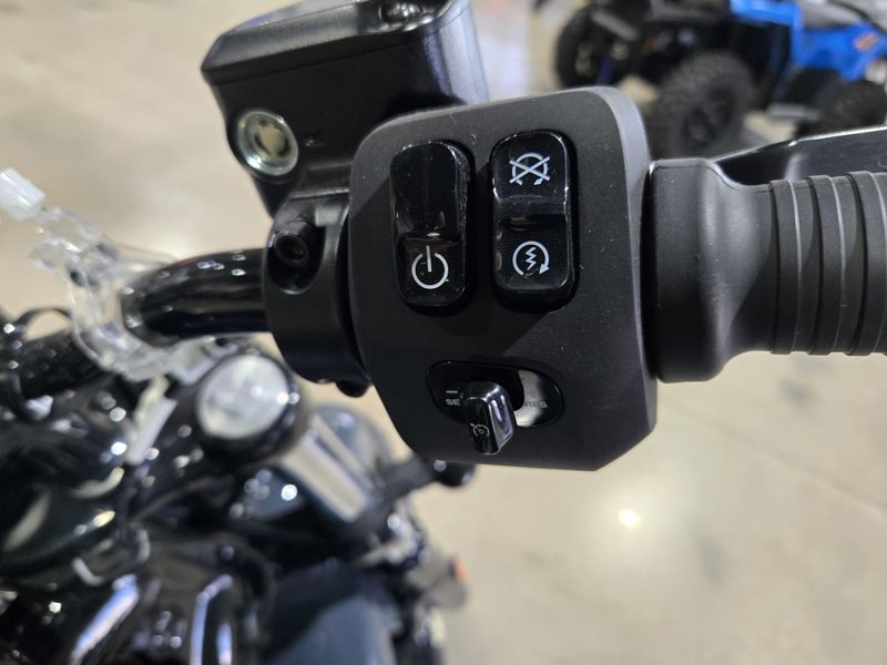 NEW 2025 INDIAN MOTORCYCLE CHIEF DARK HORSE Image 21