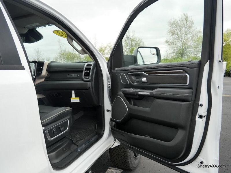 2022 RAM 1500 Laramie Crew Cab 4x4 5