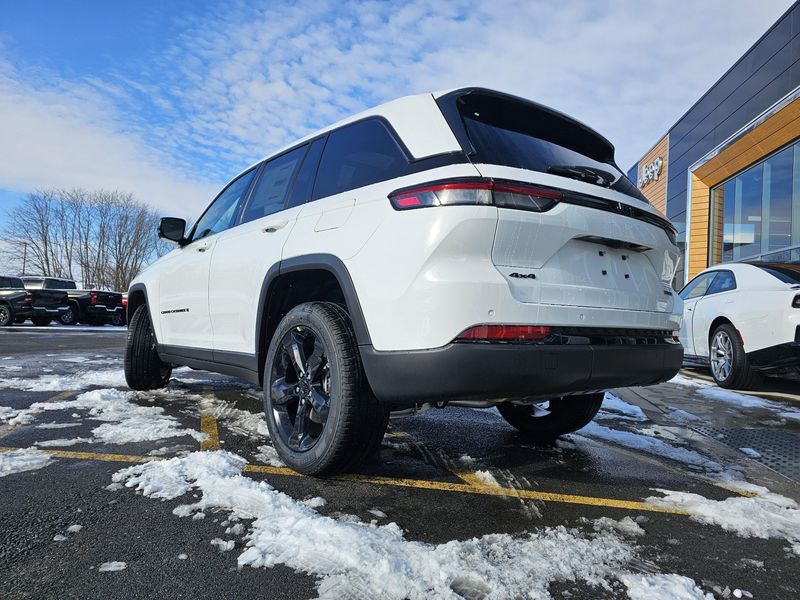 New 2025 Jeep Grand Cherokee Limited 4x4Image 7