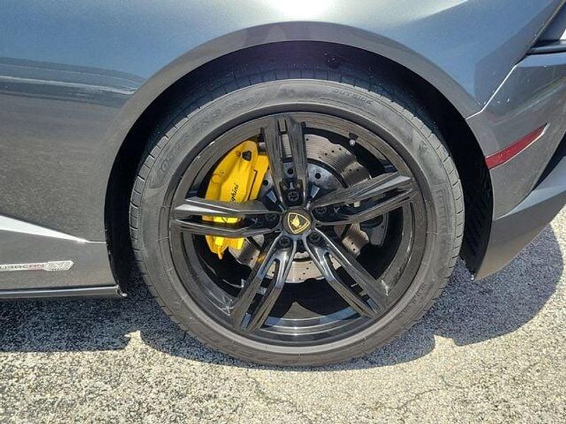 2021 Lamborghini Huracan Evo Coupe RWD photo 6