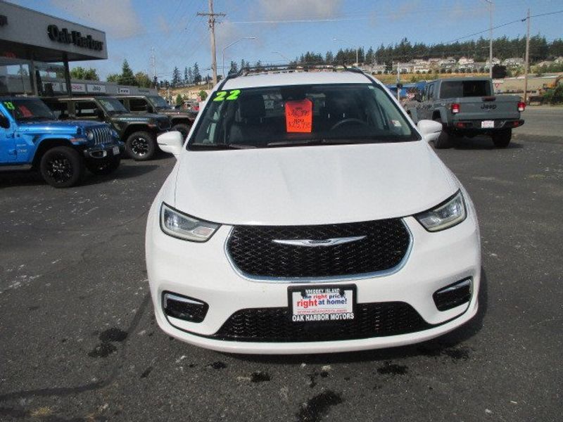 2022 Chrysler Pacifica Touring LImage 3