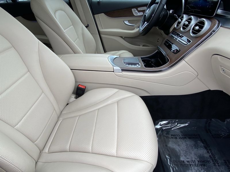 Used 2022 Mercedes-Benz GLC 300Image 10