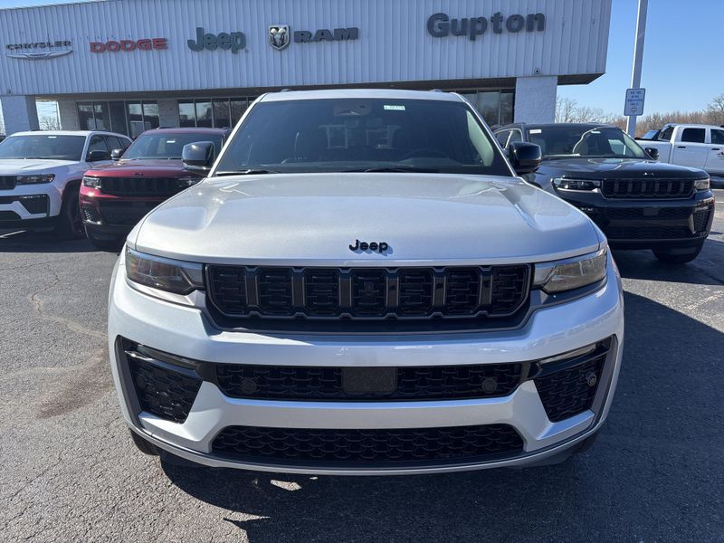 New 2026 Jeep Grand Cherokee Limited Reserve 4x4Image 2