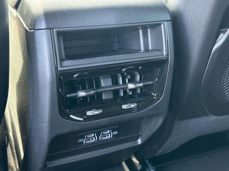 New 2026 Jeep Grand Cherokee Laredo 4x2