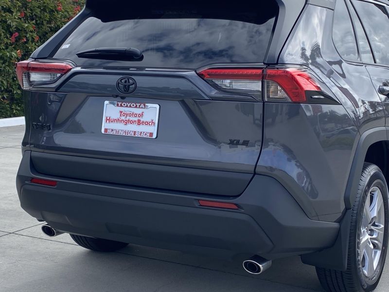 2025 Toyota RAV4 XLEImage 4