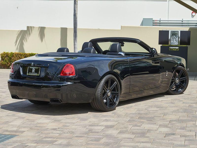 Used 2016 Rolls-Royce Dawn Image 2