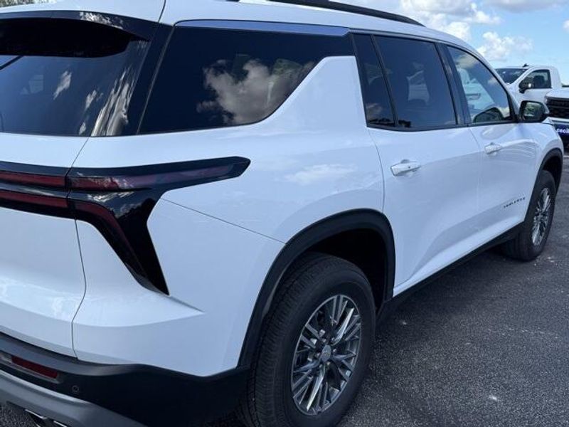 2025 Chevrolet Traverse 1LT photo 8