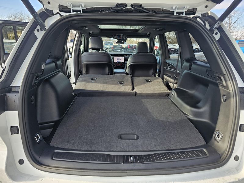 New 2025 Jeep Grand Cherokee Limited 4x4Image 14