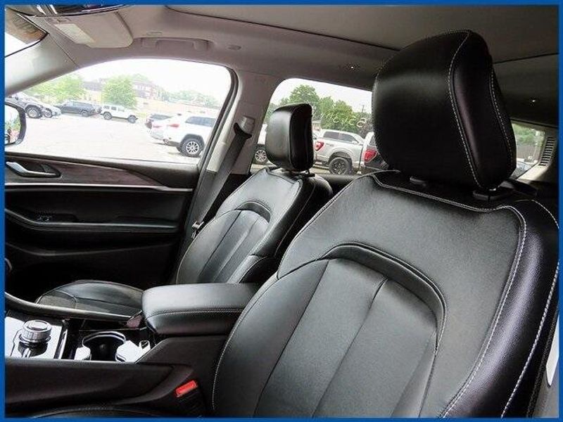 Used 2022 Jeep Grand Cherokee L LimitedImage 15