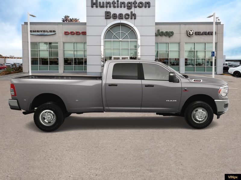 2023 RAM 3500 Big Horn Crew Cab 4x4 DullayImage 6