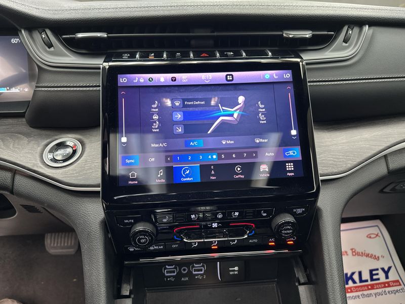 Used 2025 Jeep Grand Cherokee LimitedImage 4