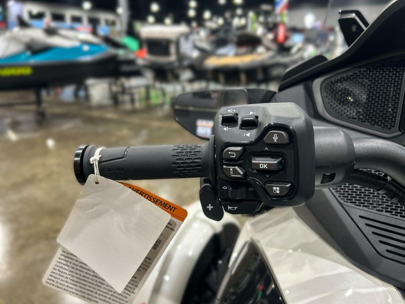 New 2026 Can-Am SPYDER RT (SE6) Image 28