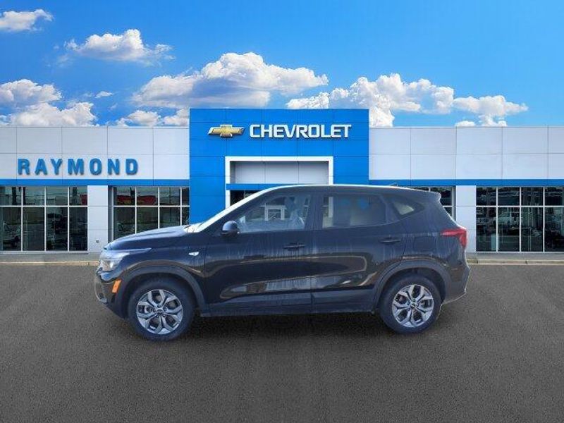Used 2025 Kia Seltos LXImage 7